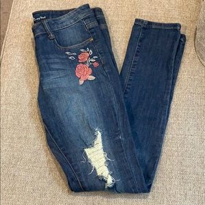 Size 9 Floral Embroidered Skinny Jeans